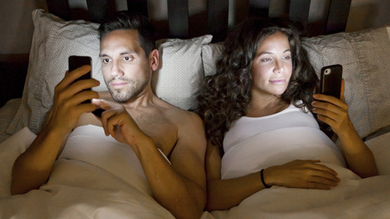 Le "micro-cheating", cette nouvelle forme d'infidélité qui touche de plus en plus de gens