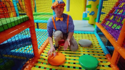 Blippi visita el Patio de Juegos Cubierto Funtastic Playtorium  | aprende con Blippi | part 1
