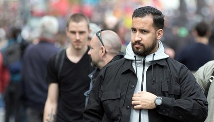 Qui est Alexandre Benalla, le collaborateur de Macron filmé en train de frapper un manifestant ?