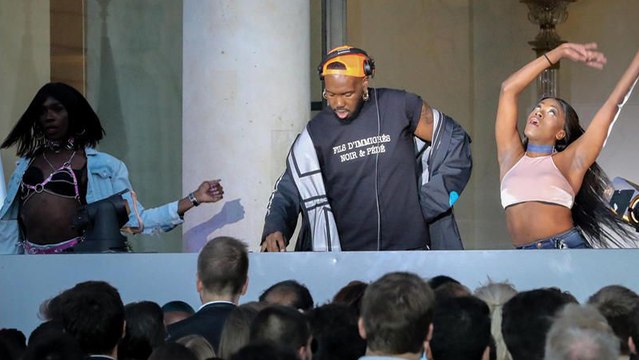 Fils d'immigré, noir et pédé : le t-shirt qui a fait jaser la fête de la musique à l'Elysée