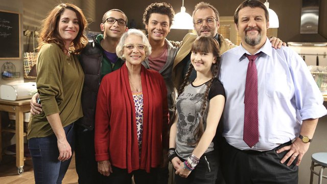 Kev Adams : très ému, il annonce la mort de Chantal Garrigues, sa mamie dans Soda