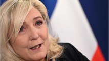 FEMME ACTUELLE - Marine Le Pen : ce cadeau de Brigitte Bardot qui trône sur son bureau