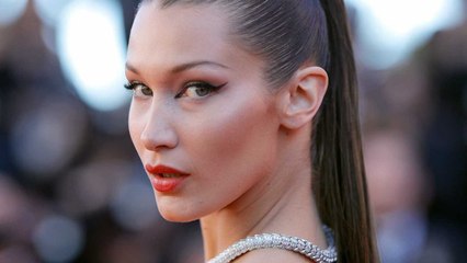 Bella Hadid : toujours plus torride, elle se dévoile en string à la plage