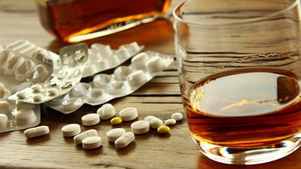 Pourquoi ne faut-il pas mélanger alcool et médicaments et quelles sont les pires associations ?
