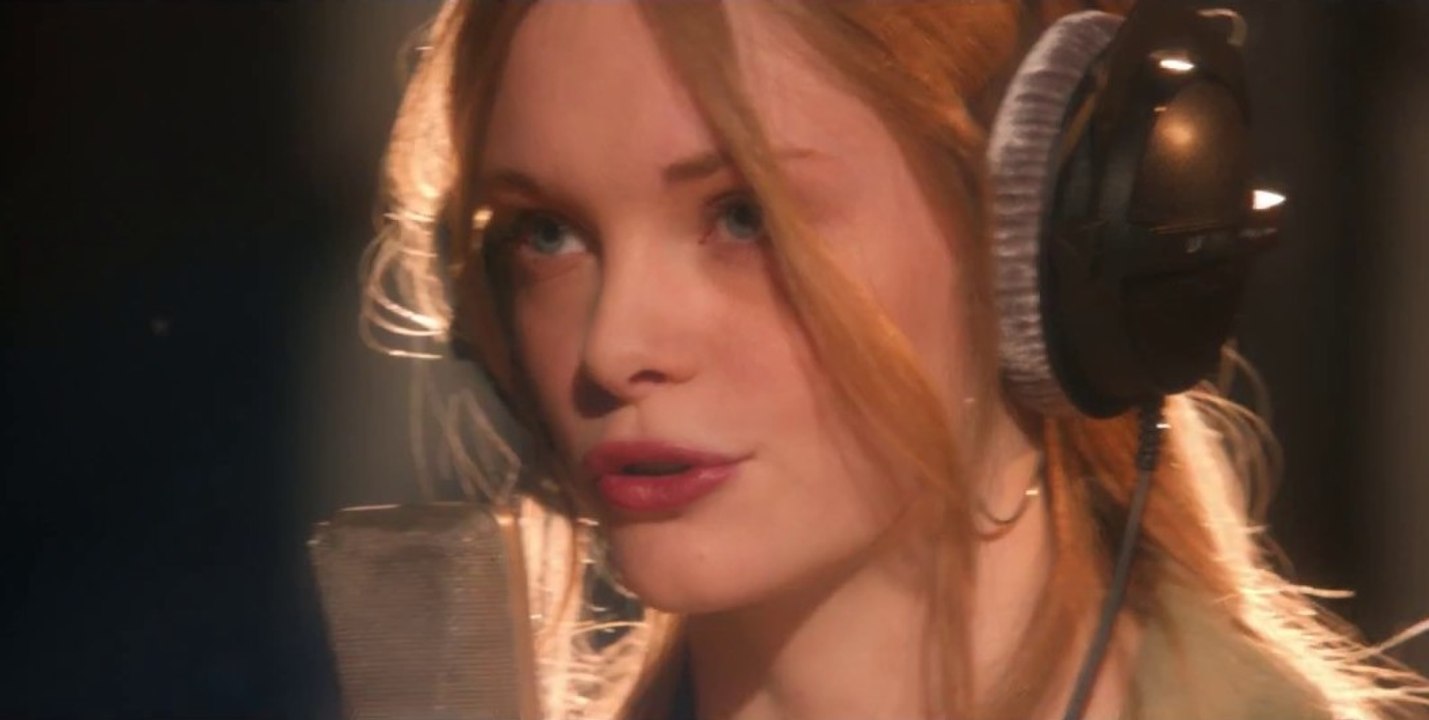 Julia, la nouvelle protégée de Mylène Farmer sort son permier single