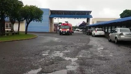Bombeiros atendem vítima de queda no Bairro Universitário