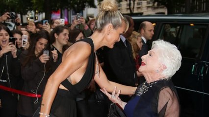 Ils étaient tous là sauf elle : pourquoi Laeticia Hallyday n'était pas présente à l'anniversaire de son amie Line Renaud