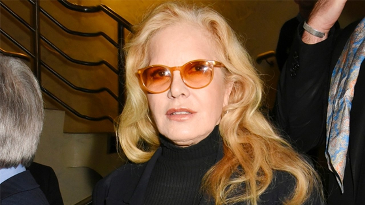 "Avec toi" : Sylvie Vartan sort un album de reprises de Johnny Hallyday