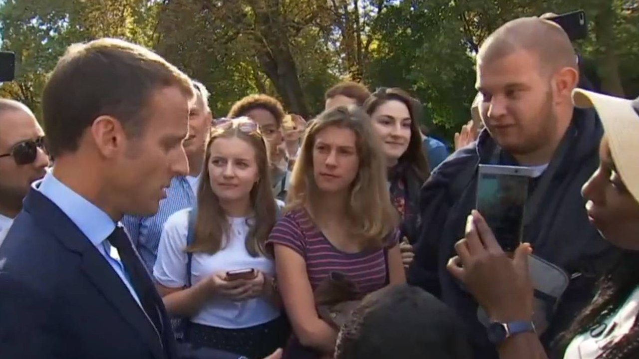 "Je traverse la rue et je vous en trouve" : la nouvelle polémique lancée par Emmanuel Macron