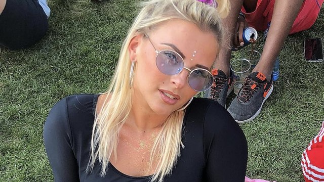 Kelly Vedovelli : elle dévoile sa culotte à travers un pantalon transparent à Tomorrowland !