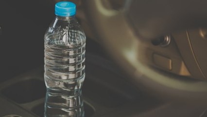 Canicule : pourquoi ne faut-il pas laisser une bouteille d’eau dans une voiture ?