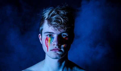 Un médecin propose un remède homéopathique pour "traiter" l'homosexualité