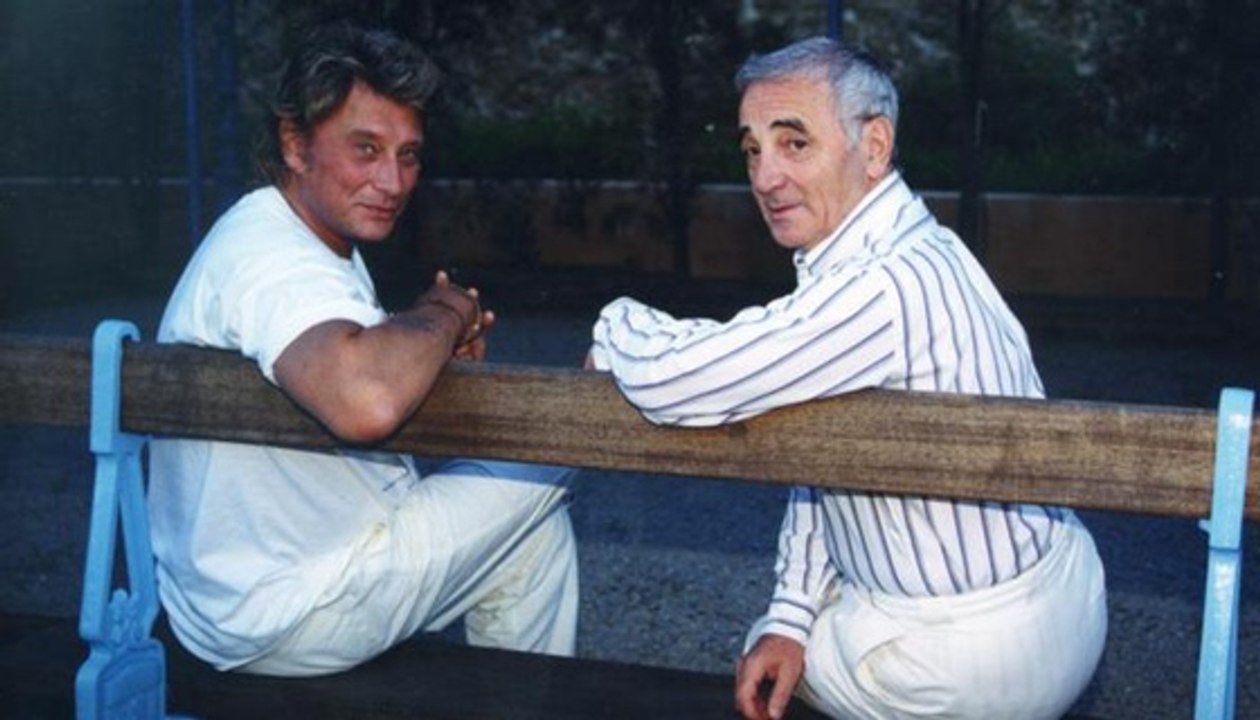 Charles Aznavour est l'auteur de plusieurs chansons pour Johnny Hallyday