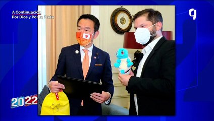 Ministro japonés le regala un pokemón al presidente electo de Chile en toma de mando