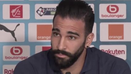 "Je m'en bats les c****" : le coup de gueule d'Adil Rami après une question sur Pamela Anderson