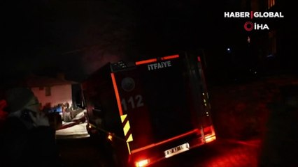 Kastamonu'nun Tosya ilçesinde 2 katlı ahşap ev yandı, yaşlı çift pencereden atlayıp kurtuldu