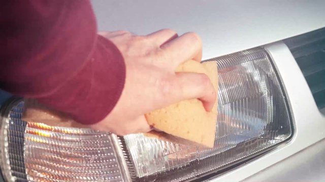 Comment nettoyer ses phares jaunis, sales ou ternis ?
