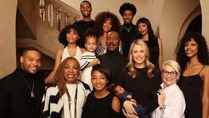 Eddie Murphy pose avec ses 10 enfants