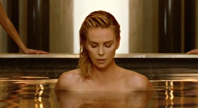 Charlize Theron divine dans la dernière pub DIor