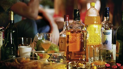 Les Français boivent de moins en moins d'alcool