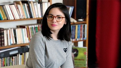 Agathe Auproux hypnotisante sans ses lunettes