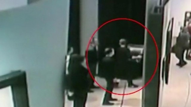 Moscou : Un homme vole un tableau dans un musée en plein jour