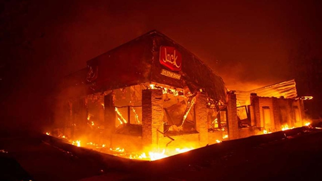 Etats-Unis : l'incendie qui ravage la Californie a déjà fait au moins 42 morts