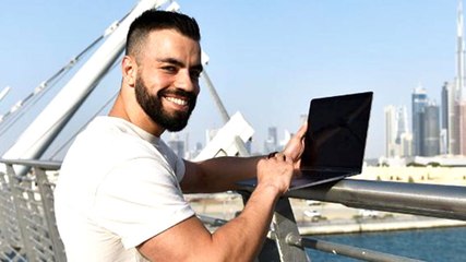 Ce millionnaire australien propose le "job le plus cool du monde" : 32 000 euros par an pour voyager avec lui