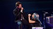VIDEO - Bradley Cooper surprend les fans de Lady Gaga
