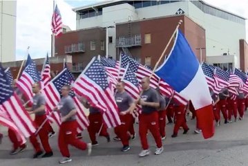 Incendie de Notre-Dame : le bel hommage des pompiers de New York à leurs homologues parisiens (VIDEO)