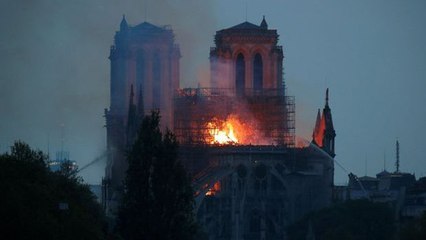 Comment les pompiers tentent de sauver Notre-Dame de Paris ?