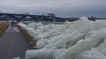 VIDEO - Un tsunami de glace impressionnant a eu lieu aux Etats-Unis
