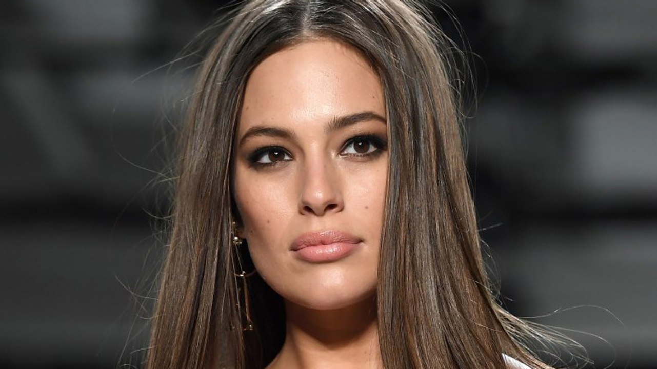 Ashley Graham révèle sa poitrine en maillot de bain sur Instagram