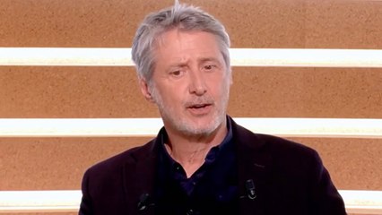 "J'espère qu'il va manger sa race" : Antoine de Caunes exprime sa haine contre Harvey Weinstein