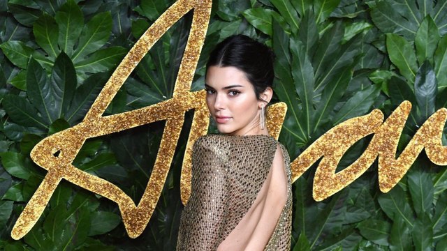 Fashion Awards 2018 : Kendall Jenner pose en robe transparente