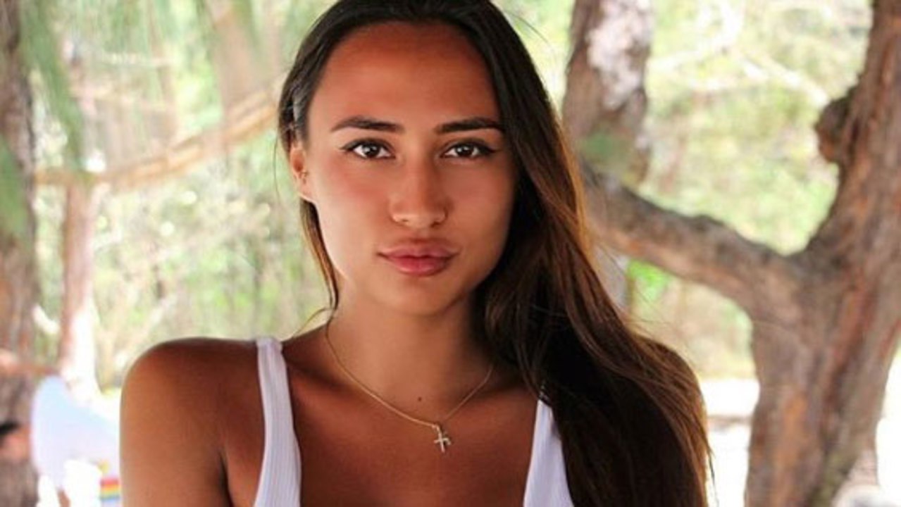 Astrid Nelsia (Les Anges 10) canon en maillot de bain