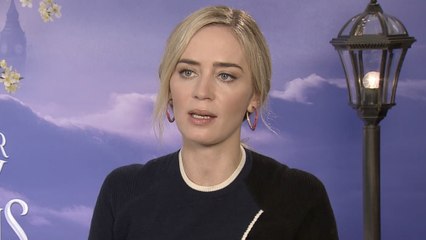 "Les chorégraphies ? C'est plus facile quand on est en baskets" : les confidences d'Emily Blunt pour la sortie du film "Le Retour de Mary Poppins"