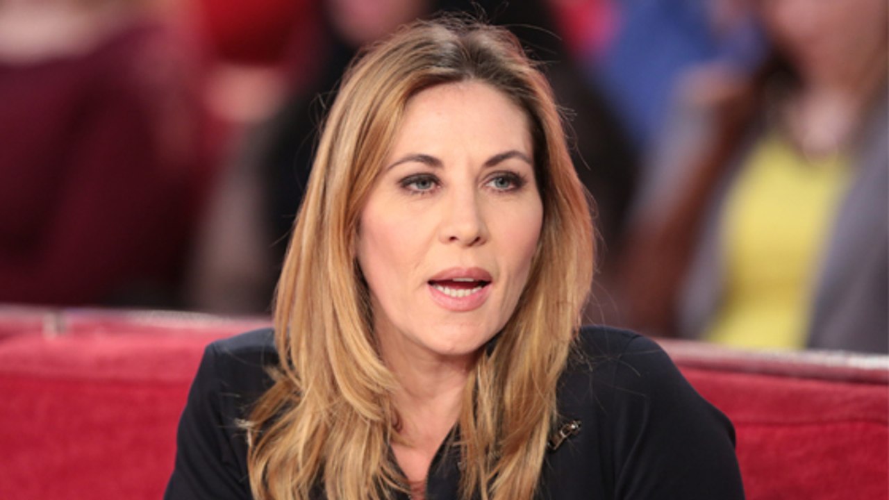 "Il était entouré de faux-culs" : Mathilde Seigner se lâche sur l'entourage de Johnny Hallyday !