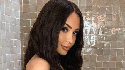 Nabilla pose totalement nue dans sa douche et nous dévoile son "baby bump"
