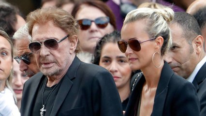 "Pour avoir la paix il a signé n'importe quoi" : Laeticia à nouveau accusée par un proche de Johnny