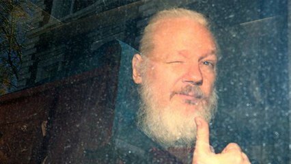 Les images de Julian Assange qui fait du skate dans l'ambassade d'Équateur