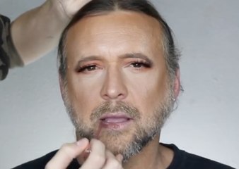 Le père d'Ethan Peter se fait maquiller en solidarité envers son fils, victime de harcèlement