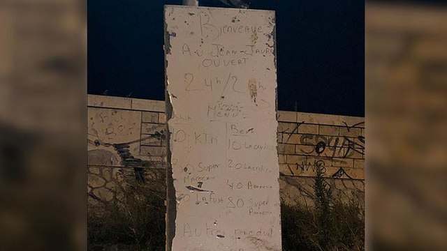 À Marseille, des dealers installent une pancarte en pleine rue... pour faire la publicité de leurs produits