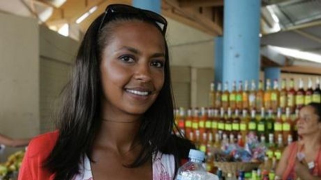 L'Amour est dans le pré : Karine Le Marchand très touchée par le message d'anciens candidats