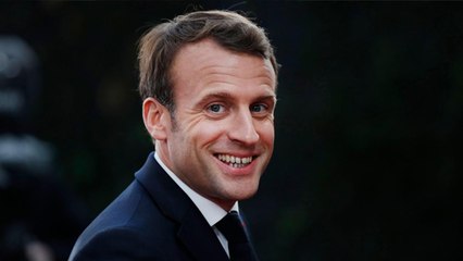 Emmanuel Macron se voit offrir une pastèque à son effigie (VIDEO)