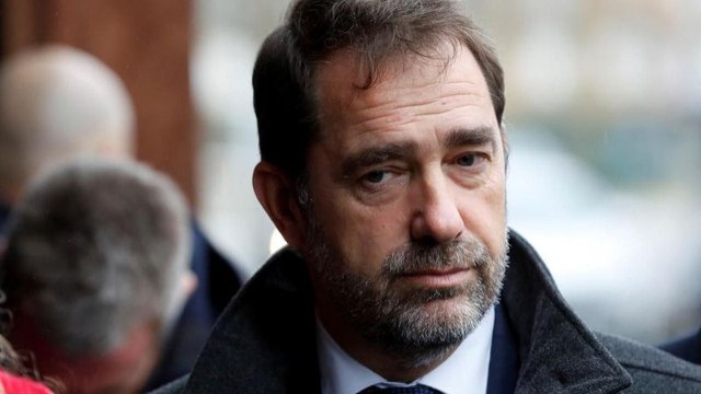 Christophe Castaner photographié lors d'une folle soirée en boîte de nuit avec une inconnue