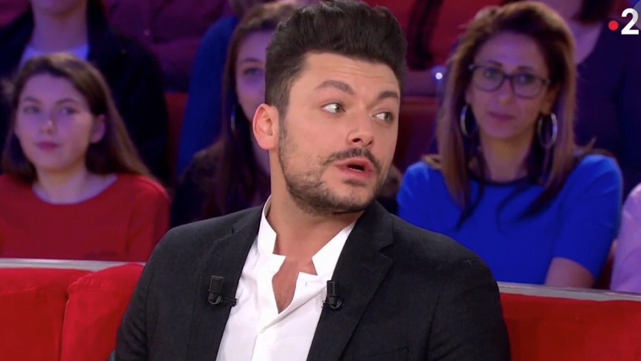 Kev Adams mal à l'aise après une allusion à Iris Mittenaere dans 'Vivement Dimanche' (VIDEO)