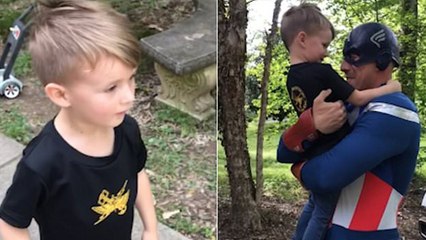 Déguisé en Captain America, un Marine américain surprend son fils après 3 ans d'absence