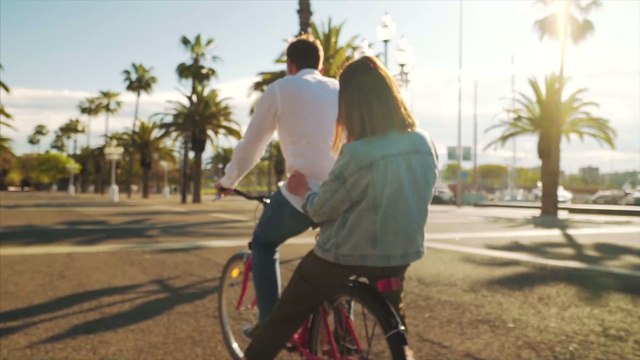 États-Unis : en lisant la critique d'un restaurant, elle découvre que son mari la trompe