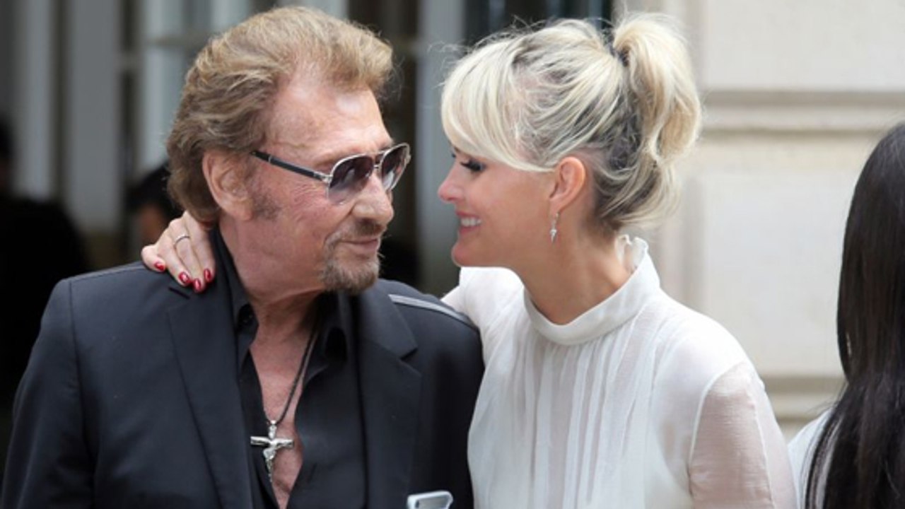 Johnny Hallyday : Laeticia "persuadée de communiquer avec lui"